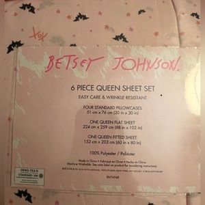 Betsy Johnson halloween queen pink sheets with bats